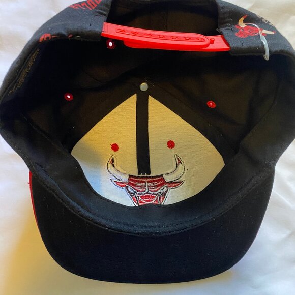 The Classics Chicago Bulls NBA Basketball Champions Hat Cap Black & Red Vintage - Picture 2 of 5
